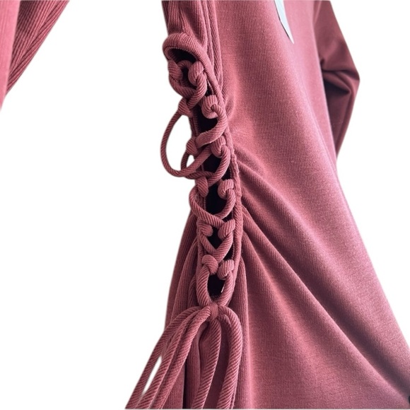 NWT Socialite Side Cut Out Knit Mini Dress in Burgundy Size Medium Clubwear - Picture 3 of 8